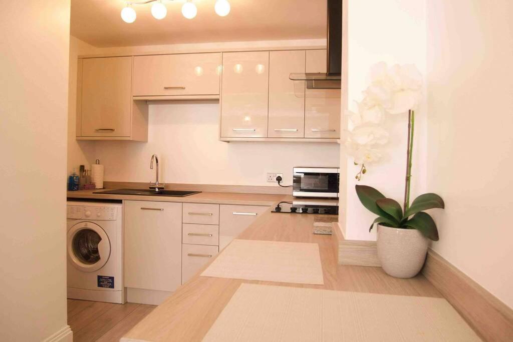 York City Centre, Recently Renovated 2 Bedroom Flat Kültér fotó